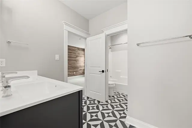 687 Chilliwack Ln gallery image 37