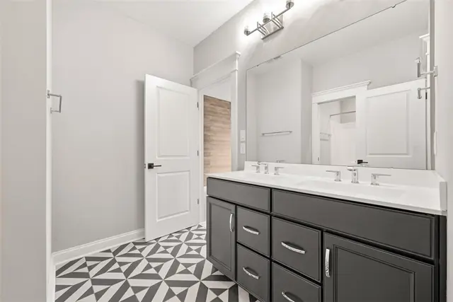 687 Chilliwack Ln gallery image 38