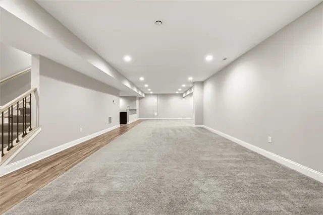 687 Chilliwack Ln gallery image 40