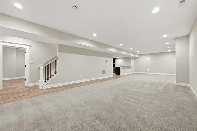 687 Chilliwack Ln gallery image 41