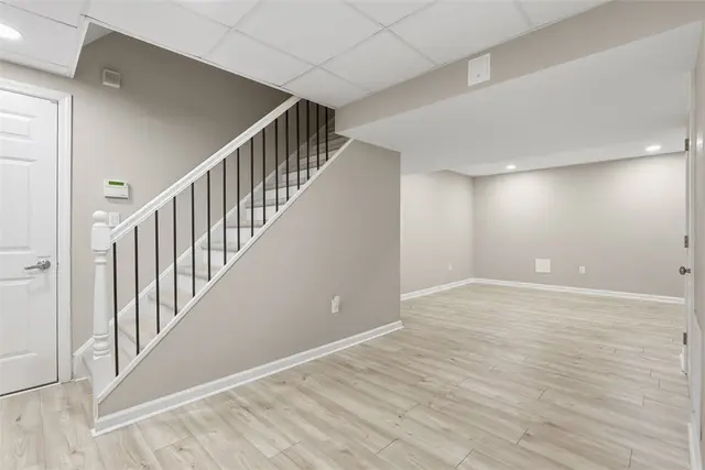 700 Bridle Path gallery image 4