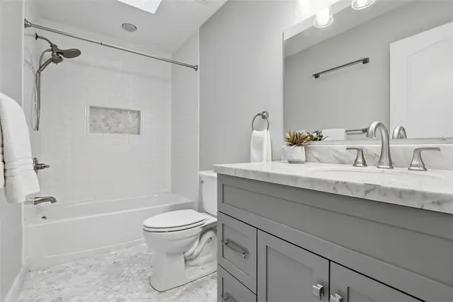 700 Bridle Path gallery image 8