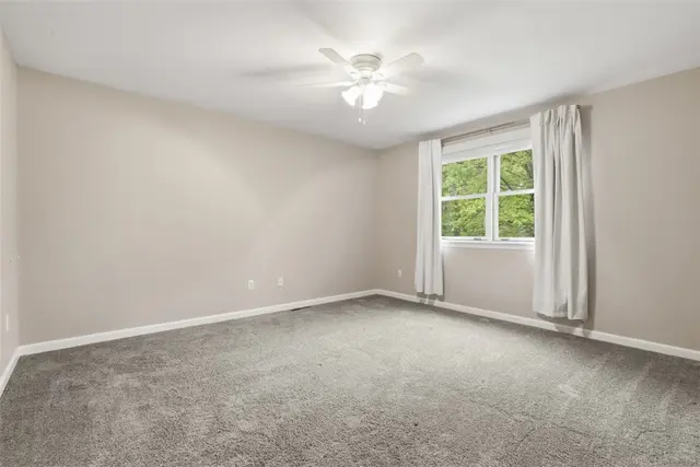 700 Bridle Path gallery image 13