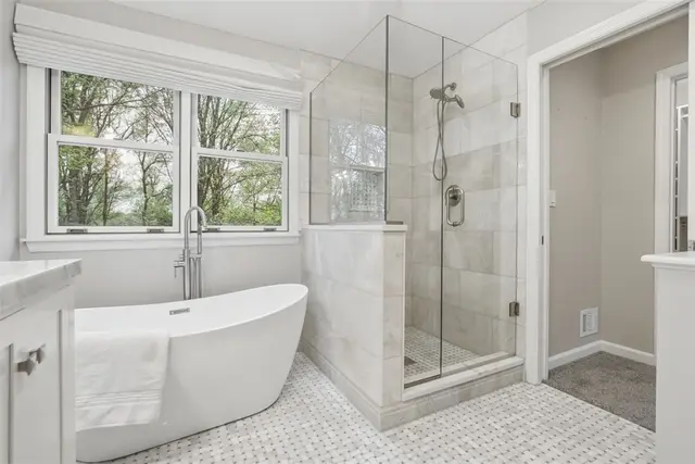 700 Bridle Path gallery image 15