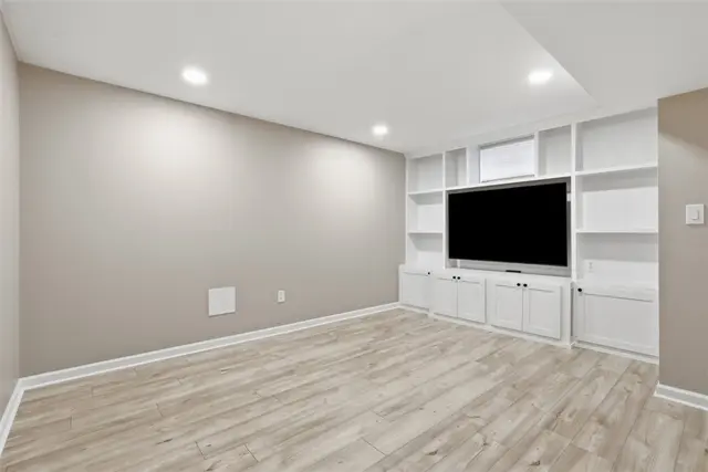 700 Bridle Path gallery image 18