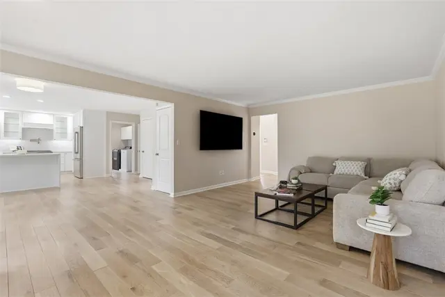 700 Bridle Path gallery image 32