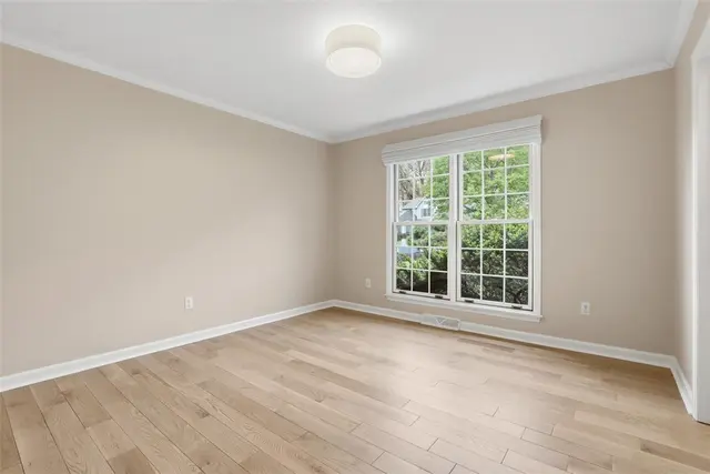 700 Bridle Path gallery image 33
