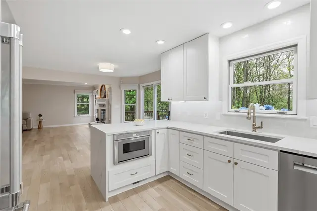 700 Bridle Path gallery image 36