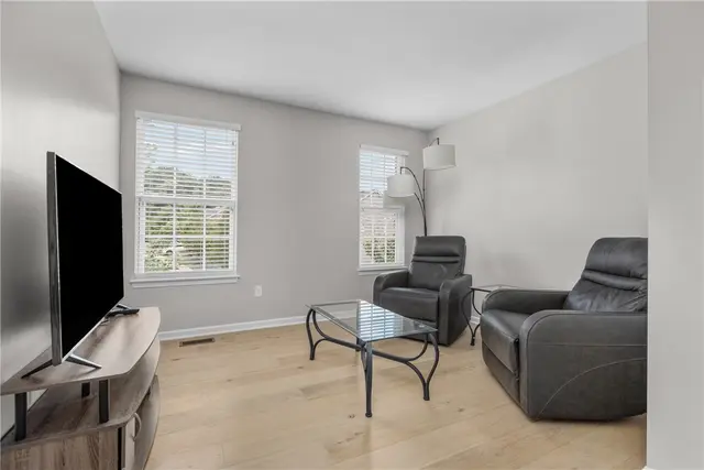 700 Carver Dr gallery image 6