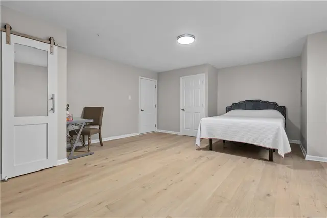 700 Carver Dr gallery image 10