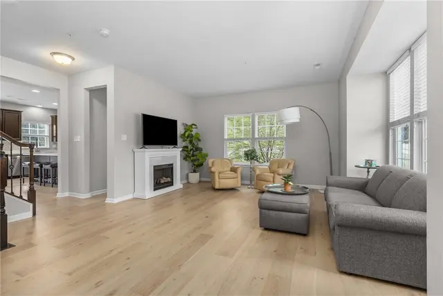 700 Carver Dr gallery image 17