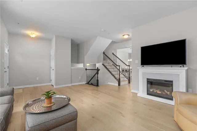 700 Carver Dr gallery image 20