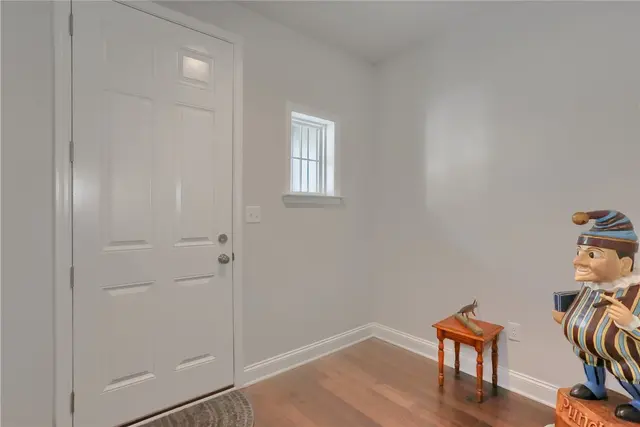 702 England Rd gallery image 15