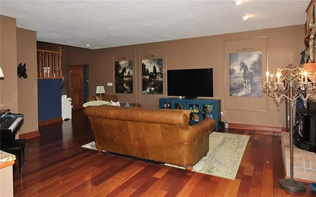 702 Magnolia Lane gallery image 15
