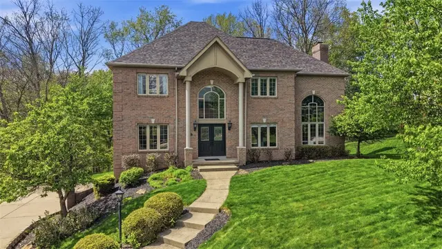 702 Rustic Ridge Dr gallery image 2