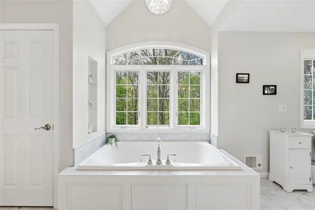 702 Rustic Ridge Dr gallery image 32