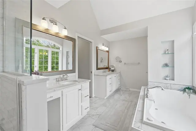 702 Rustic Ridge Dr gallery image 33