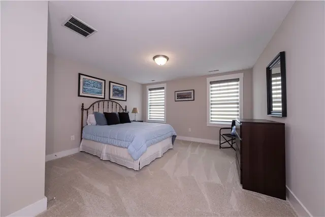 703 Ivy gallery image 3