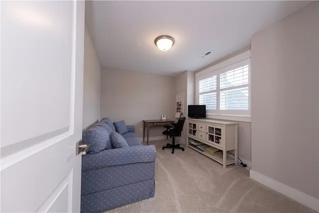 703 Ivy gallery image 19