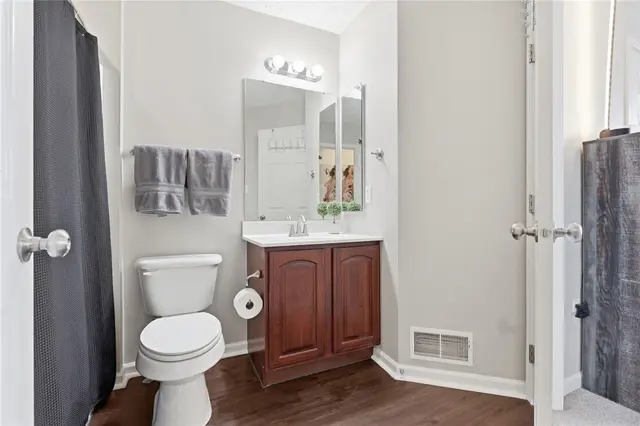 703 Park Plaza gallery image 16