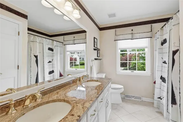 703 Willowcrest Dr gallery image 3