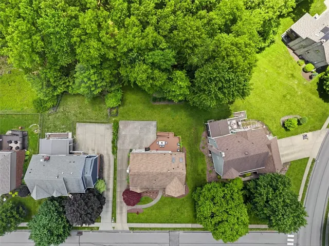 703 Willowcrest Dr gallery image 15