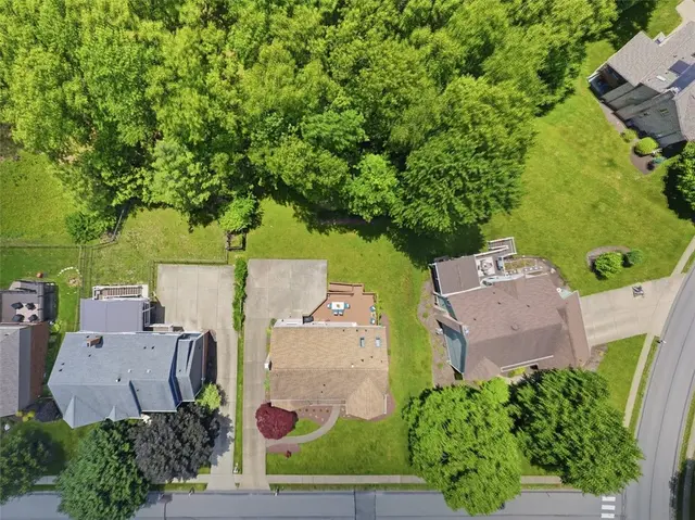 703 Willowcrest Dr gallery image 19