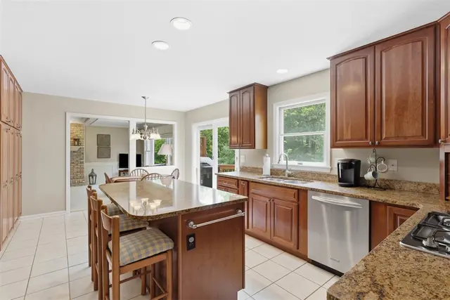 703 Willowcrest Dr gallery image 28