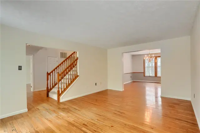 704 Helen Court gallery image 3