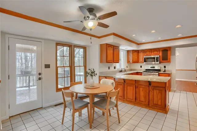 704 Helen Court gallery image 8