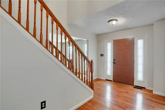 704 Helen Court gallery image 9