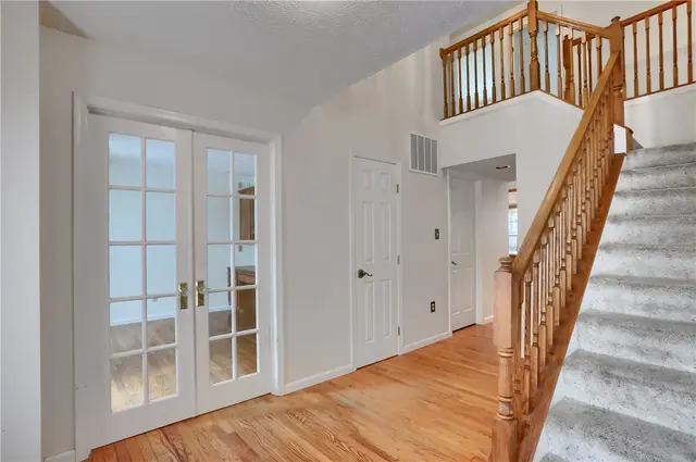 704 Helen Court gallery image 10