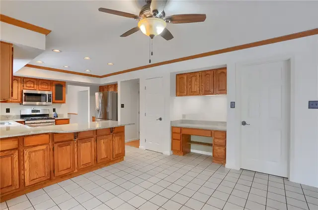 704 Helen Court gallery image 15