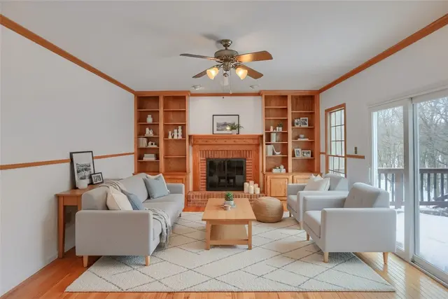 704 Helen Court gallery image 16
