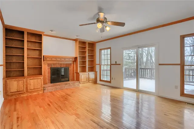 704 Helen Court gallery image 17
