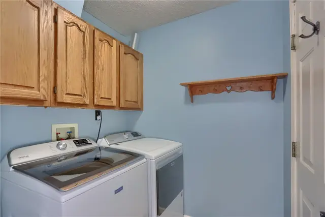 704 Helen Court gallery image 20