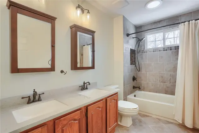 704 Helen Court gallery image 28