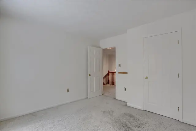 704 Helen Court gallery image 32
