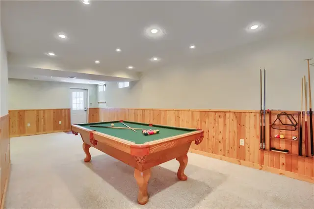 704 Helen Court gallery image 34