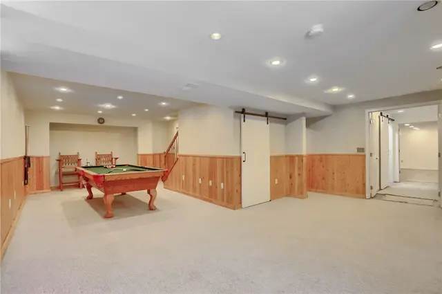 704 Helen Court gallery image 35
