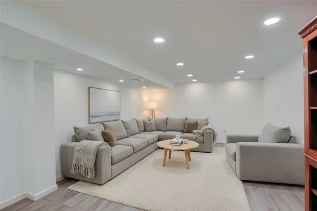 704 Helen Court gallery image 38