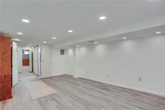 704 Helen Court gallery image 39