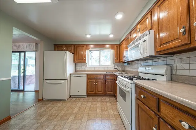 704 LIMESTONE DRIVE gallery image 10