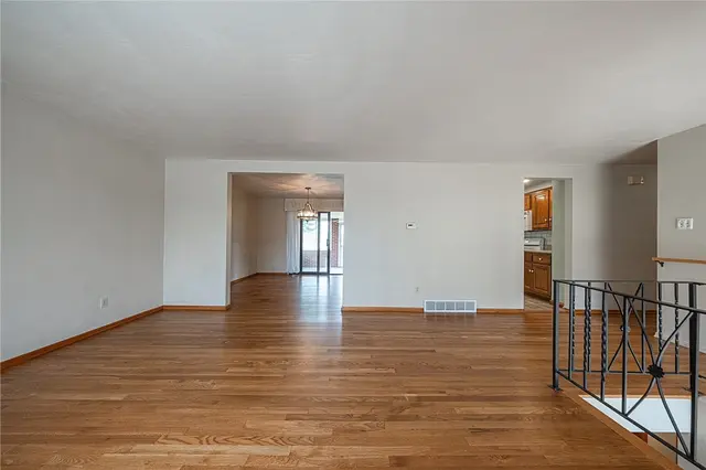 704 LIMESTONE DRIVE gallery image 31