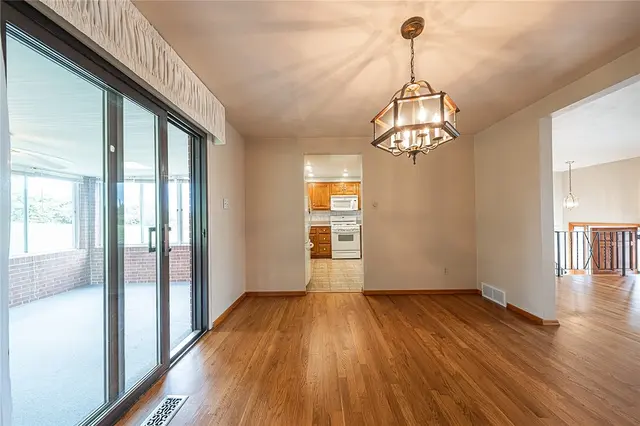704 LIMESTONE DRIVE gallery image 33