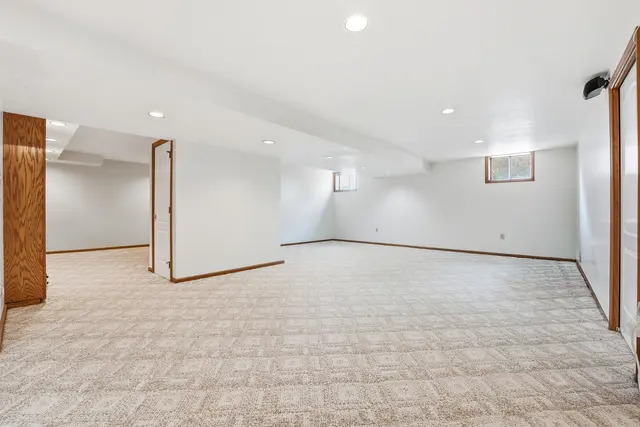 7045 Bennington Woods Dr gallery image 5