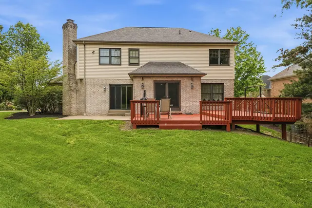 7045 Bennington Woods Dr gallery image 8