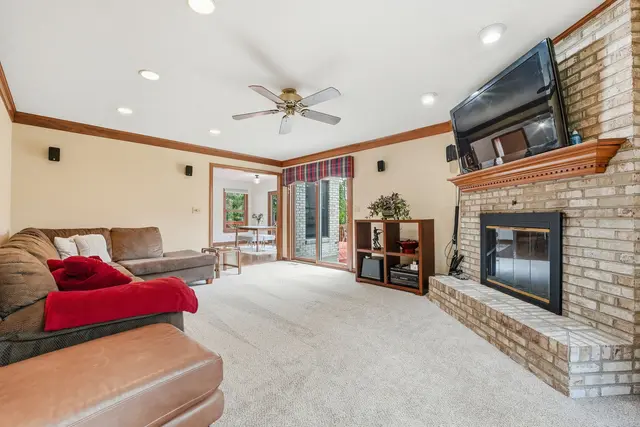 7045 Bennington Woods Dr gallery image 9