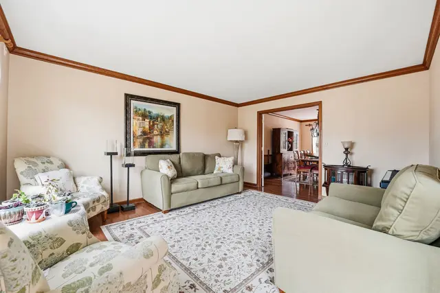 7045 Bennington Woods Dr gallery image 10