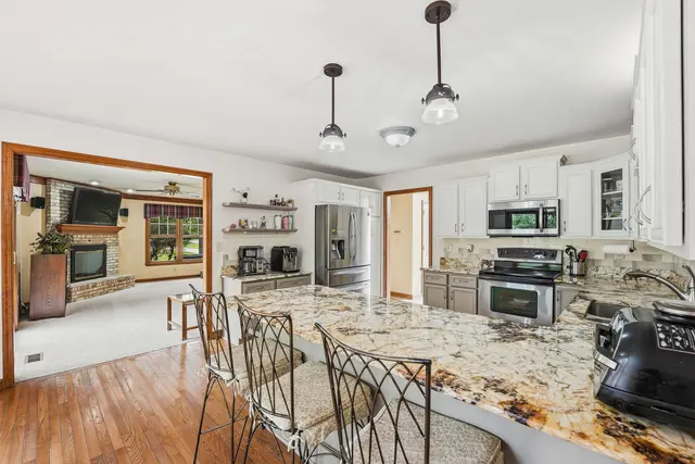 7045 Bennington Woods Dr gallery image 11